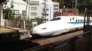 230408_059 熱海駅を出発する東海道新幹線N700系 X66編成(N700a)