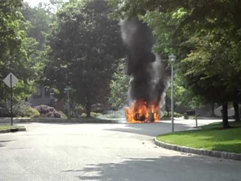 26 MAY 2011 Car Fire at 94 Knob Hill Rd