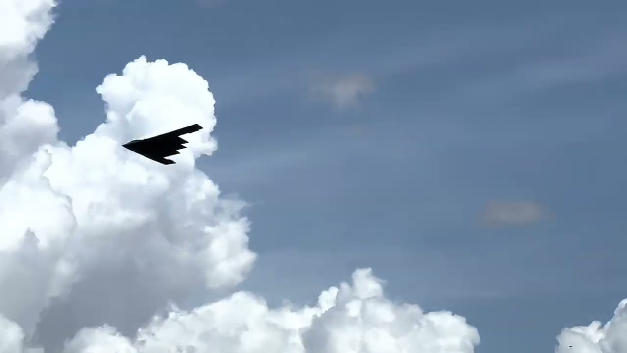 Freewing B-2 Spirit grass ops maiden with crash landing :-(