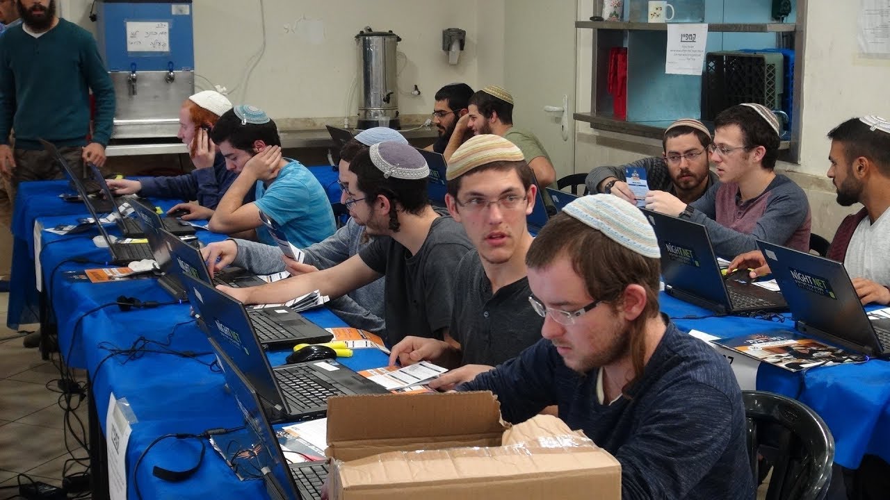 newspaper mockup אווירה של אש בחמ