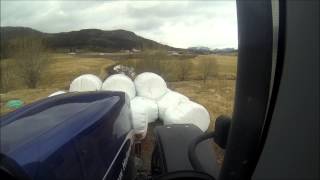 Rundballekjøring Med New Holland T7070, 03,04.14