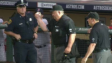 BOS@HOU: Red Sox challenge out call at first in 9th