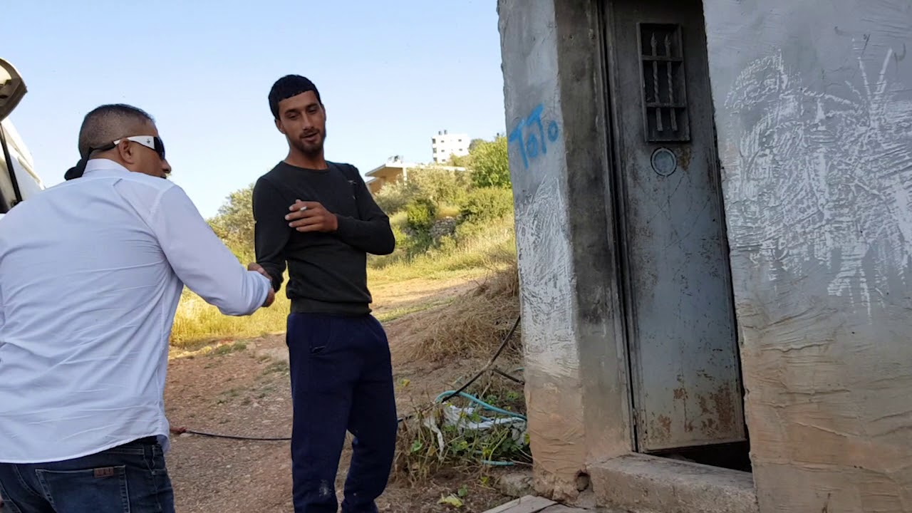 صيد افعى قرية راس كركر داخل مزرعة دجاج بياض مع جمال العمواسي