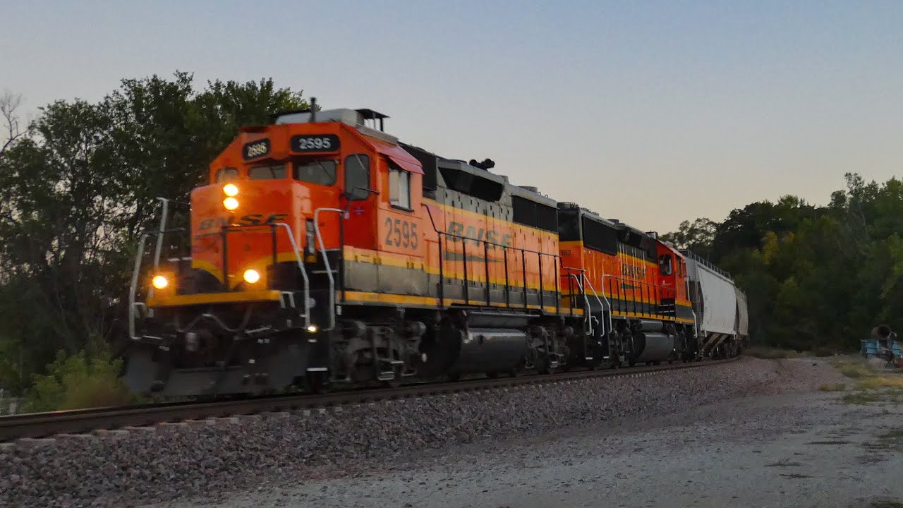 BNSF GP39-3 leads L-HLA609