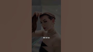 Một con bọ cạp nằm trên đầu của cô gái #shorts