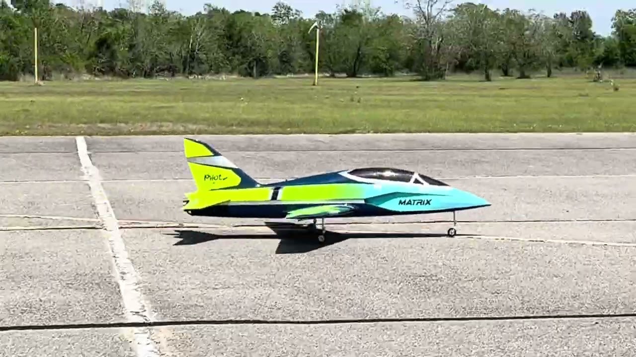 Pilot Matrix 2.2 m turbine ￼ jet from banana hobby crash Landing
