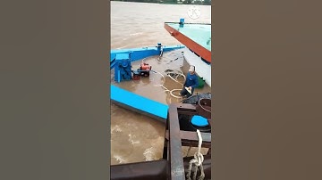 Sà lan nhận cát đầu nguồn Sông Cửu Long