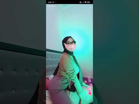 Nauraamor live BIGO duduk di atas guling