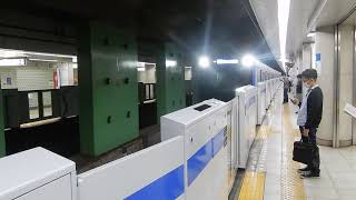都営地下鉄三田線　春日駅1番ホームに6500形各停が到着