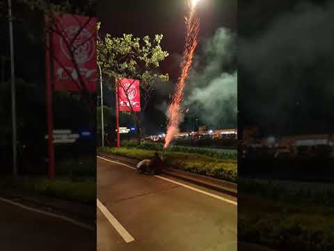 PETASAN MELEDAK bikin BRISIK !!! Malam Tahun Baru 2020 Di Rest Area KM 429 Tol Semarang - Ungaran