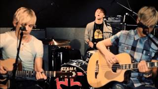 Video thumbnail of "R5 - Here Comes Forever/I Want U Bad Acoustic"