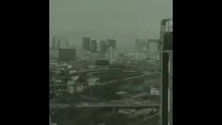 Ketawa jahat.