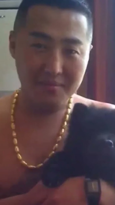 Chinese Gangster loses phone and has his photos leaked online
