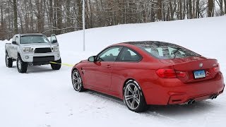 BMW M4 vs Toyota Tacoma Snow Tow Resimi