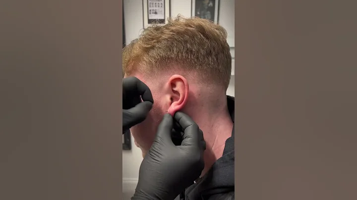 Lobe piercing | Quick ear piercing for this guy - DayDayNews