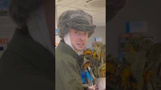 Van Gogh buys sunflowers 🌻 #vangoghalive #expatlife #dutchartist #albertheijn