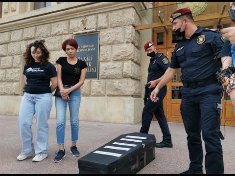 Aksiya keçirən feministlər