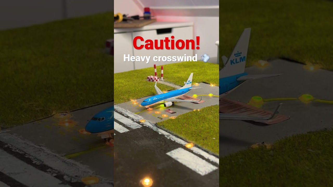 KLM 737 takeoff with HEAVY CROSSWIND 🚨🚨