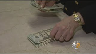 Who Gets A Tip During The Holidays?