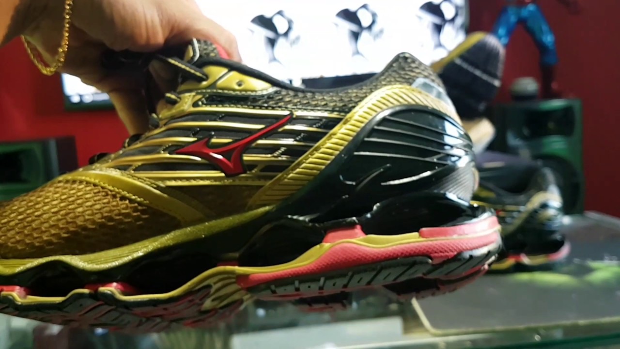 mizuno wave prophecy golden