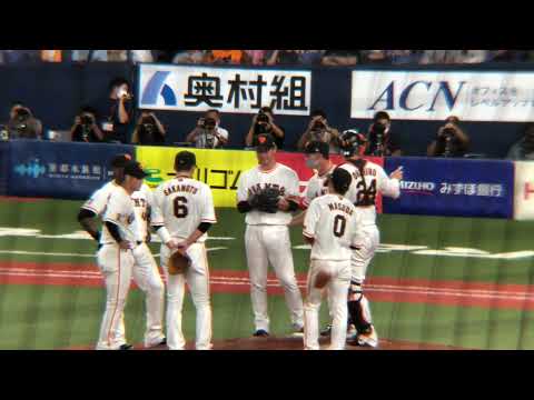 中川皓太がなんとかピンチを切り抜ける 坂本勇人