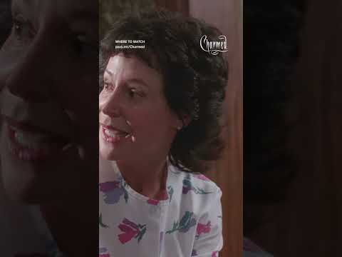 How do they all know Paiges a witch?! LOL! #charmed 