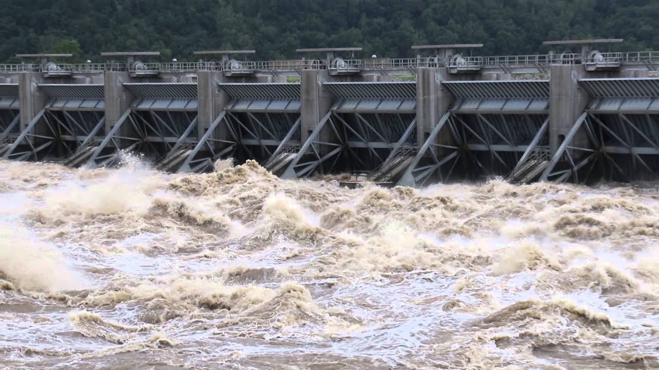 Robert S. Kerr Lock & Dam releasing 340k CFS May 31, 2015 YouTube