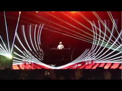 Void vs Gaia - Status Excessu D vs.Thriller (Armin van Buuren Mashup) @ Creamfields Abu Dhabi 2012