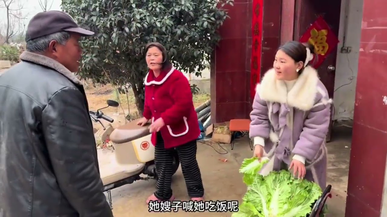 雨露回娘家过十五，连口热乎饭吃不上，幸好有个好嫂子