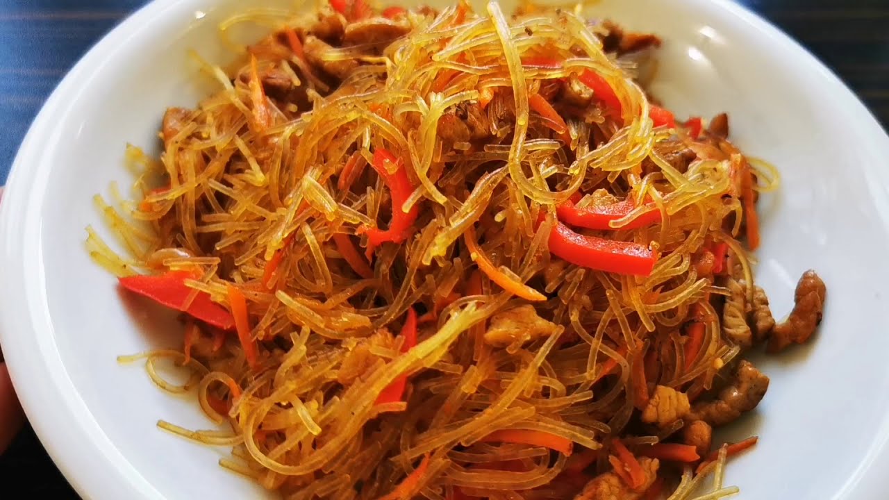 Фунчоза с корейской морковью. Корейские салаты фунчоза морковь. Огурец, корейская морковка и фунчоза. Фунчоза с корейской морковкой. Рецепт фунчозы с морковкой.