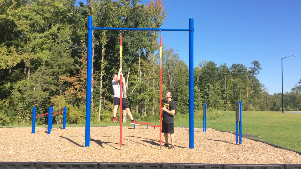 Pole Climb StationNo Legs/Feet Pole Climb Exercise ©Project Fit