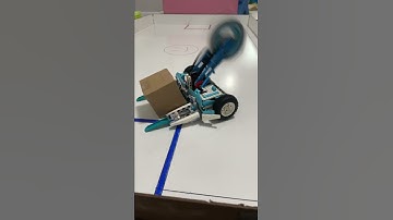 Snow Force vs. a box - LEGO BATTLEBOT!