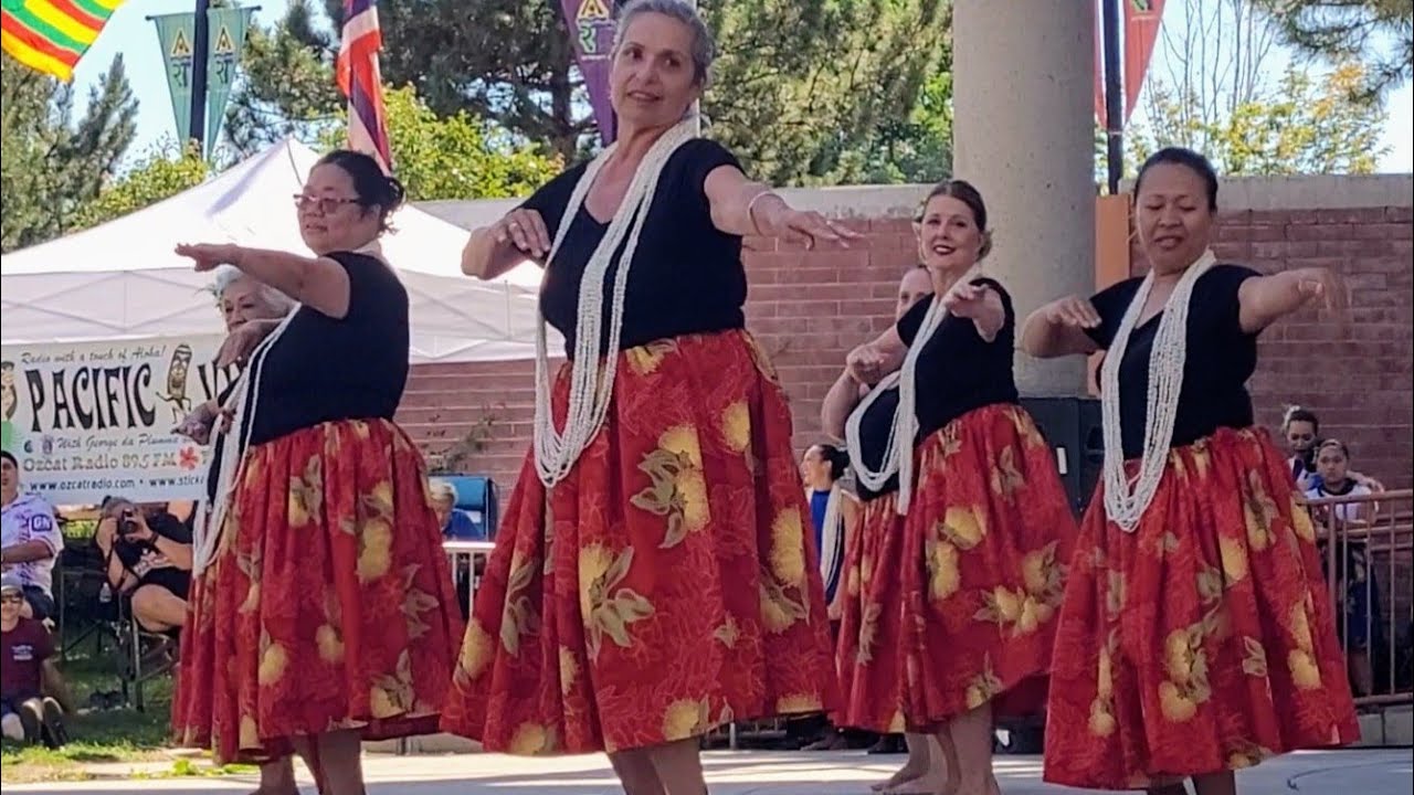 Beautiful Hula Dancers Polynesian Dancers Aloha Festival Ka Pā