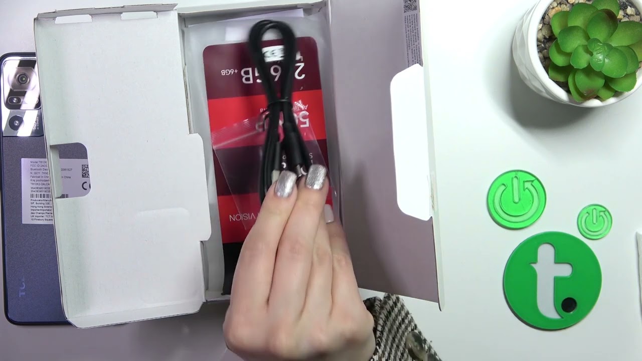 Does TCL 40 SE Come with Earbuds in the Box? EU Distribution