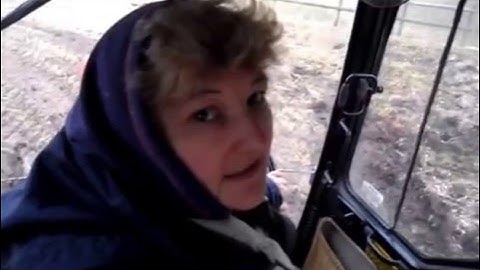 muck spreading with case international tractor