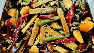 상추대 장아찌 드셔보셨나요?아삭하고 맛이 끝내줍니다 상추대 오이장아찌!!