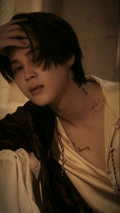 ganteng banget sih mas bikin melonyot aja . Jimin shorts hot .