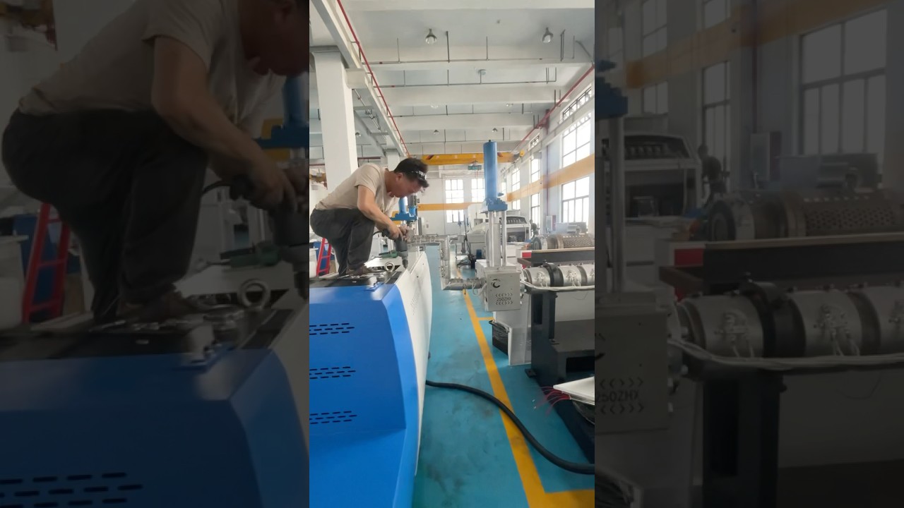 The output per hour is 300 kg, and 140 screw plastic bag recycling pellet machine  