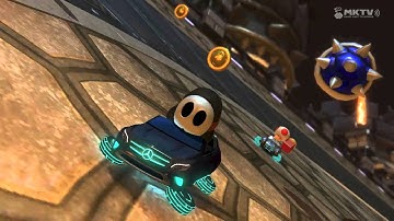 Destroying the Blue Shell with Super Horn For My First Time - MKTV Footage