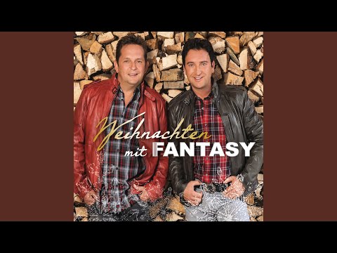 Fantasy - Ein weißes Schloss das in den Bergen steht