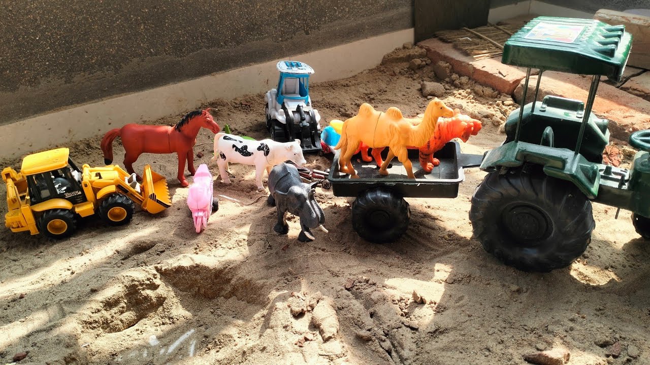 नन्हे ट्रैक्टर की बड़ी जिम्मेदारी 🚜🐪 | Mini Farm Toys Video | Mini Tractor Loading Animals 