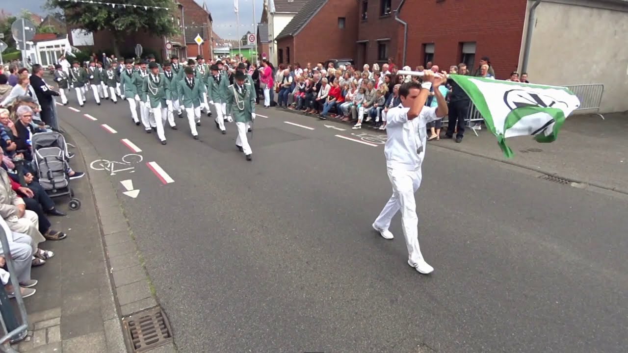 Schützenfest in Nievenheim 2018.  Aufmarsch zur Sonntagsparade.