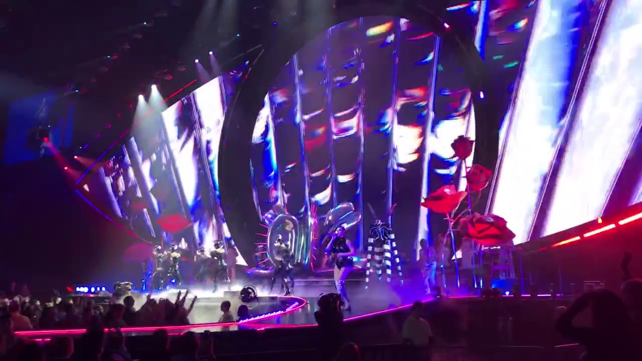 Katy Perry at Van Andel Arena in Grand Rapids - 2017 - ET - YouTube