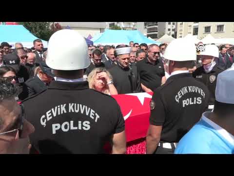 İzmir'de polis merkezine silahlı saldırıda şehit olan polisler son yolculuğuna uğurlandı