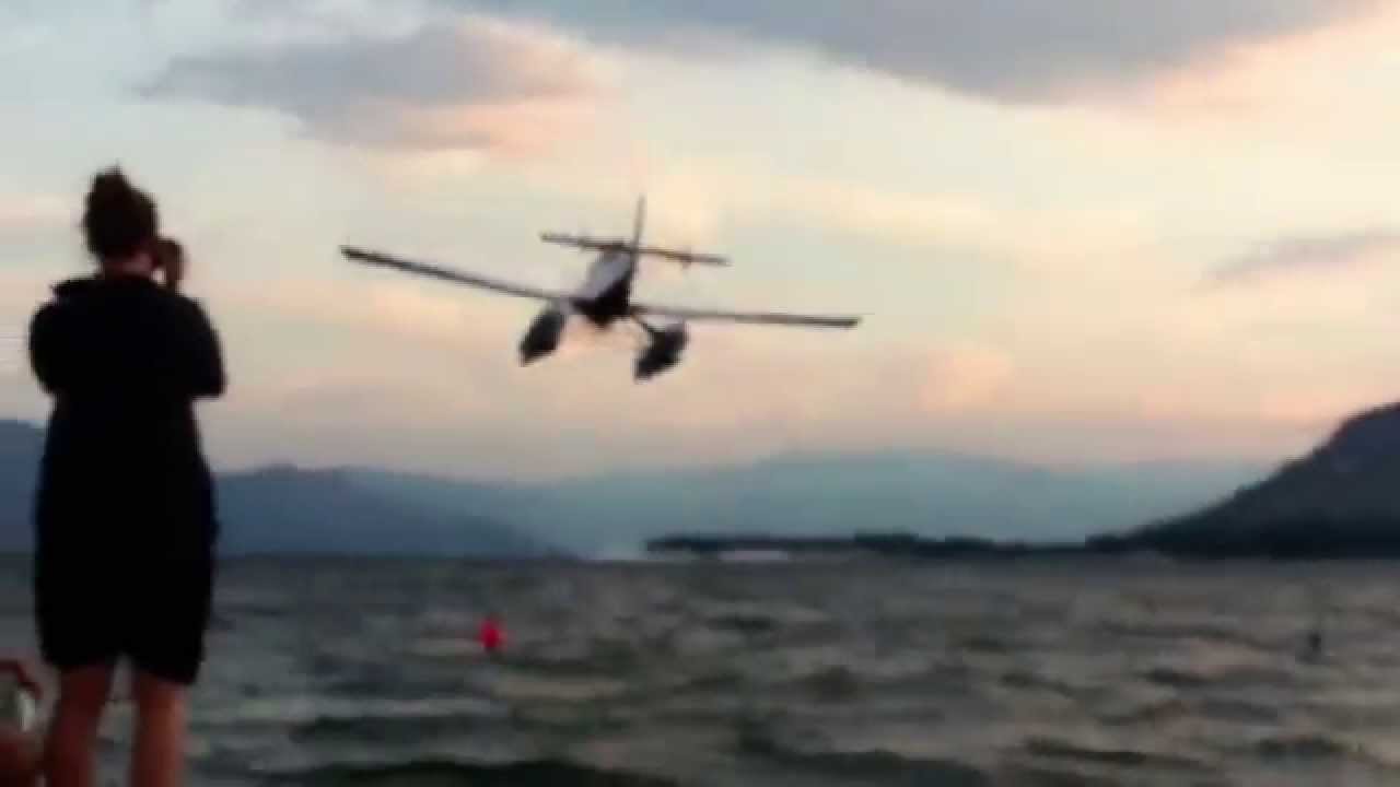 Amazing! Water skimmer planes fly right overhead to fight wildfire in West Kelowna YouTube