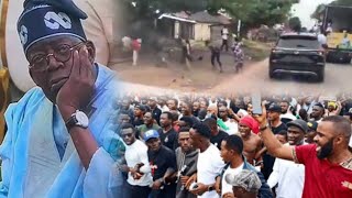 Vid) Breaking; Outrage, As APC Convoy Throw 'Bread' At Nigerians For Campaign In Ekiti State