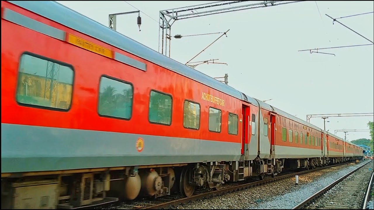 Okha ~ Puri Dwarka Express (20820) || Proceeding towards Khurda road || lead by VSKP WAP7 - 37190