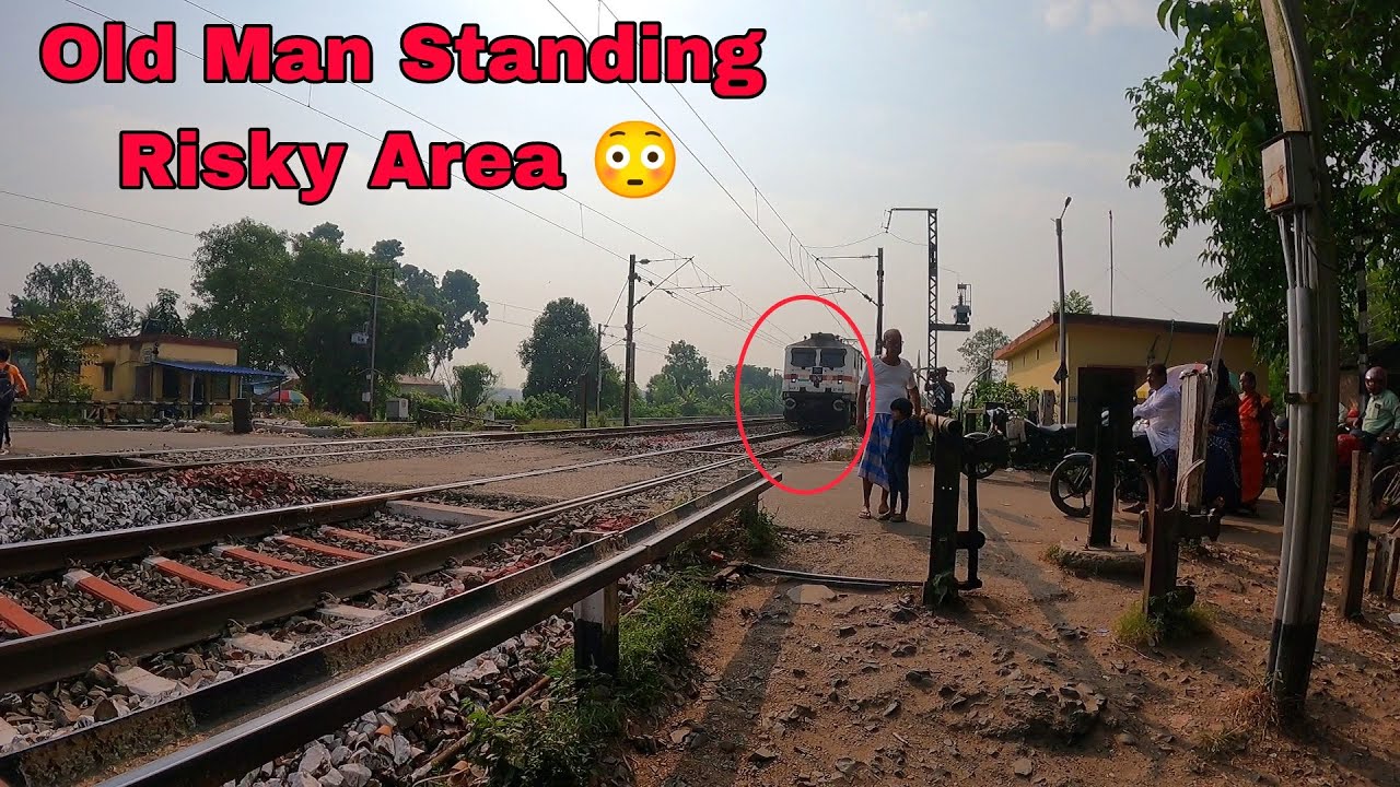 Dangerous Accident Situation Inside Railgate : Poorva Express Furiously Dust Rising Moving On Road