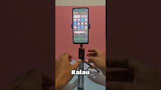 selfie stick. kecil, boleh tarikh panjang sampai 3 kaki. ada remote.