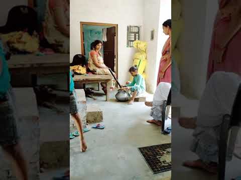 अपनी नानी जी के घर दही से मक्खन निकालती हमारी बिटिया 2020